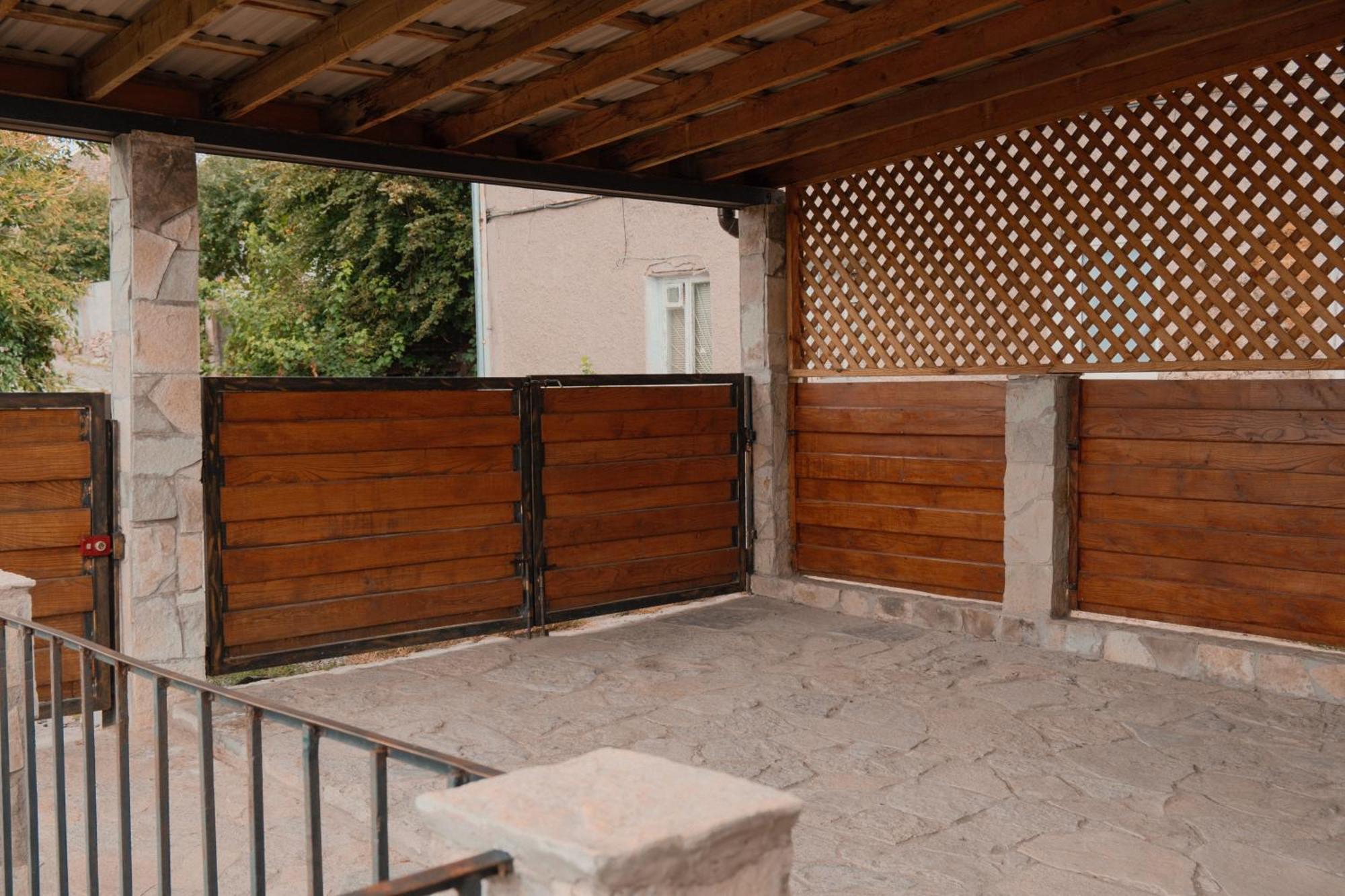 Будинок З Видом На Стару Фортецю Kamjanez-Podilskyj Exterior foto